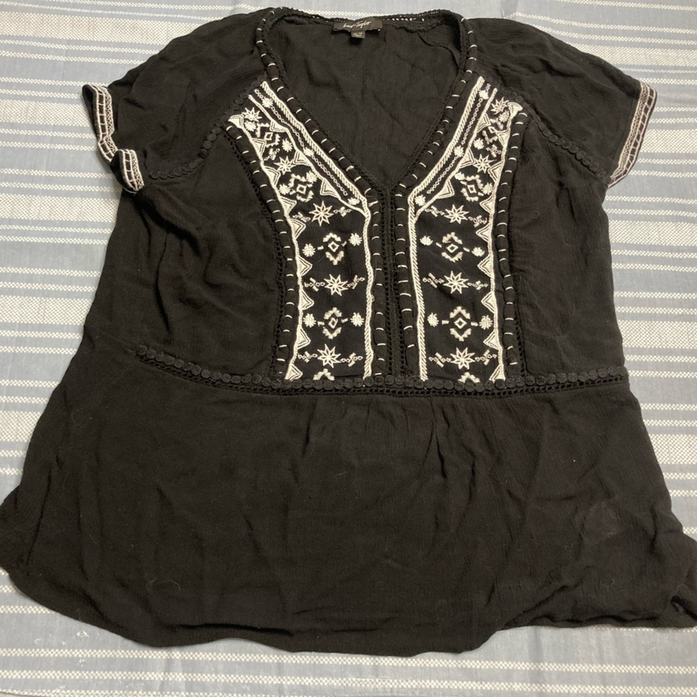 💛TODAY***$13***Lord & Taylor sheer black top w/white embroidered collar/sleeves